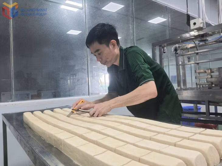 Sản phẩm đậu phụ do Trại gà Tân An sản xuất hiện được người tiêu dùng đánh giá cao.