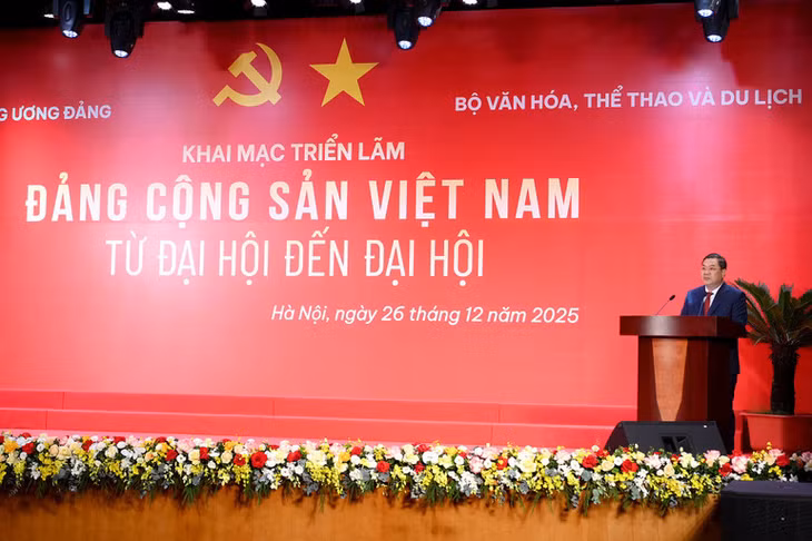 Chánh Văn phòng Trung ương Đảng Phạm Gia Túc phát biểu khai mạc triển lãm. (Ảnh ĐĂNG KHOA)