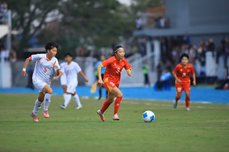 Tuyển nữ Việt Nam thắng Myanmar 2-0 ở trận cuối vòng bảng. Ảnh: Minh Dân