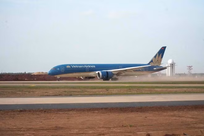 Máy bay Boeing 787 hạ cánh xuống sân bay Long Thành. Ảnh: HAC