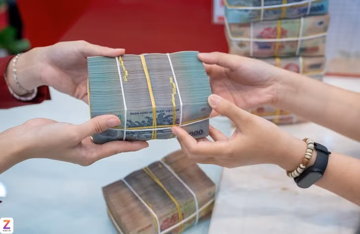 Lương tối thiểu của người lao động được điều chỉnh tăng 250.000-350.000 đồng/tháng từ đầu năm sau. Ảnh: Nam Khánh.