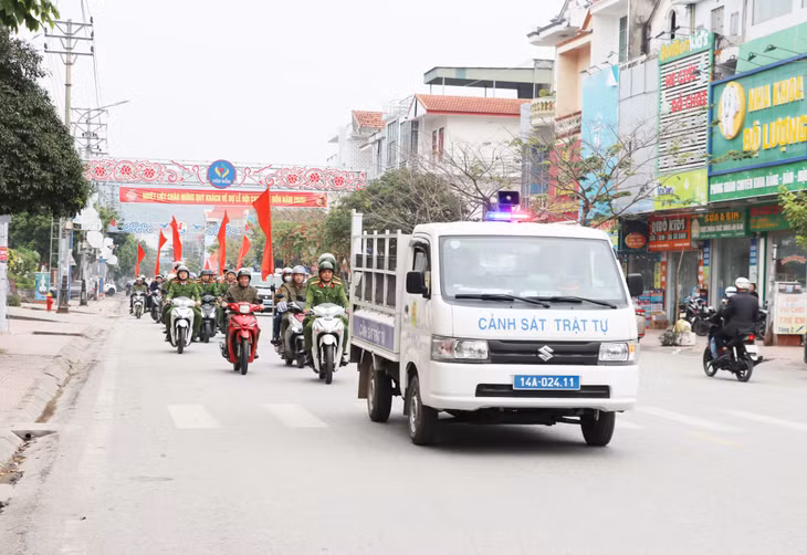 Các lực lượng ra quân.