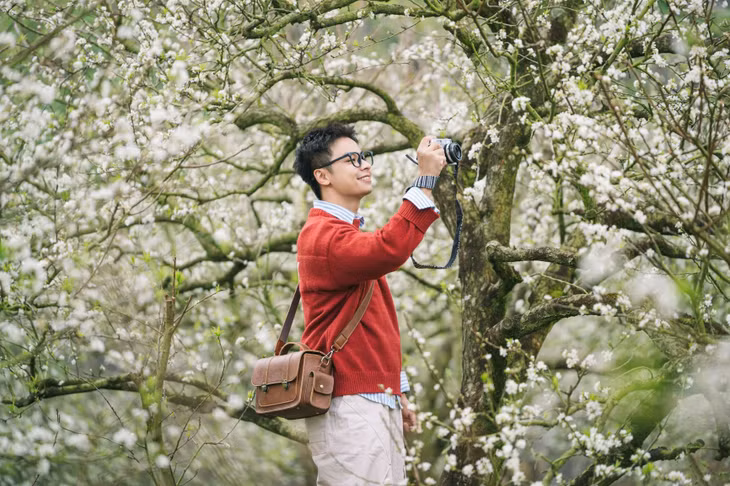 Còn gần 2 tháng đến Tết Nguyên Đán nhưng thung lũng mận Nà Ka của Mộc Châu, Sơn La đã có hoa mận nở trái mùa, thu hút du khách và nhiếp ảnh gia đến check-in.