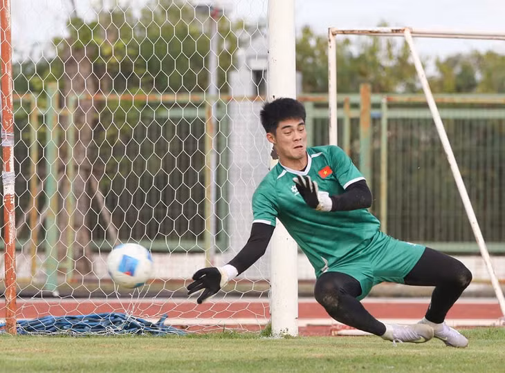 Thủ môn Trần Trung Kiên đánh giá cao đối thủ ở bán kết SEA Games 33. Ảnh: VFF