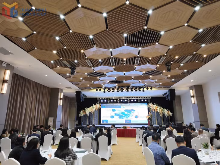 Công an tỉnh chia sẻ về các giải pháp phòng ngừa rủi ro, đảm bảo an toàn an ninh mạng đối với doanh nghiệp tại Tọa đàm hỗ trợ pháp lý cho doanh nghiệp năm 2025.
