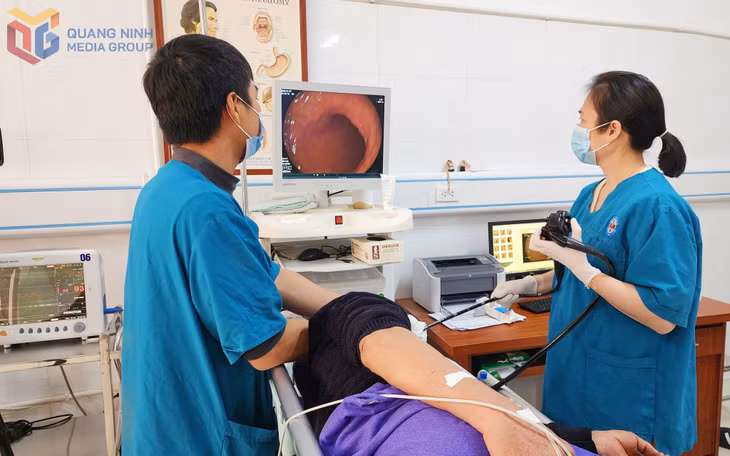 Nội soi gây mê cho người bệnh tại Bệnh viện Đa khoa khu vực Tiên Yên.
