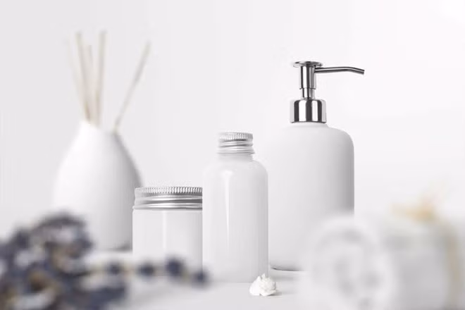 Thu hồi Gel tắm và vệ sinh do vi phạm công thức. Ảnh minh hoạ AI