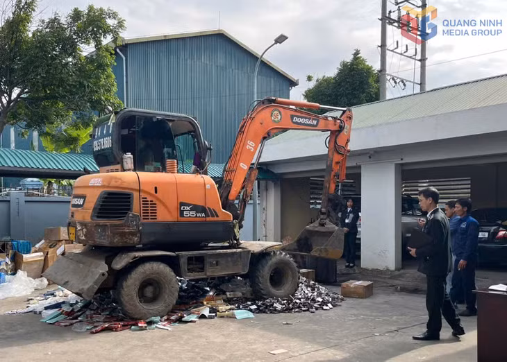 Toàn bộ số thuốc lá điếu nhập lậu được tiêu hủy theo đúng quy trình, dưới sự giám sát của các cơ quan chức năng.