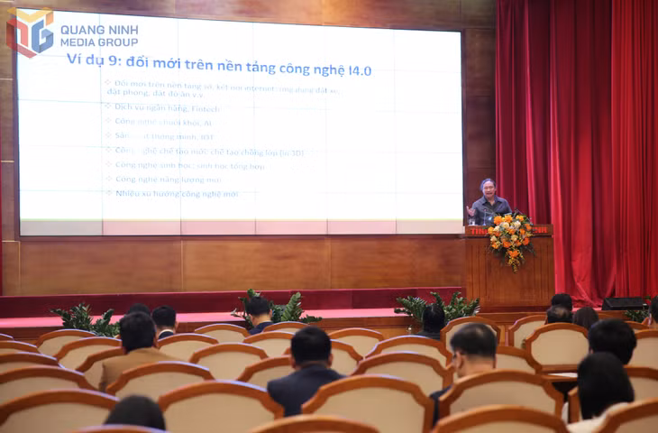 Ông Nguyễn Võ Hưng, Phó Giám đốc Trung tâm hỗ trợ Đổi mới sáng tạo, Cục Đổi mới sáng tạo, Bộ KH&CN trao đổi về nội dung tổng quan ĐMST – góc nhìn địa phương.