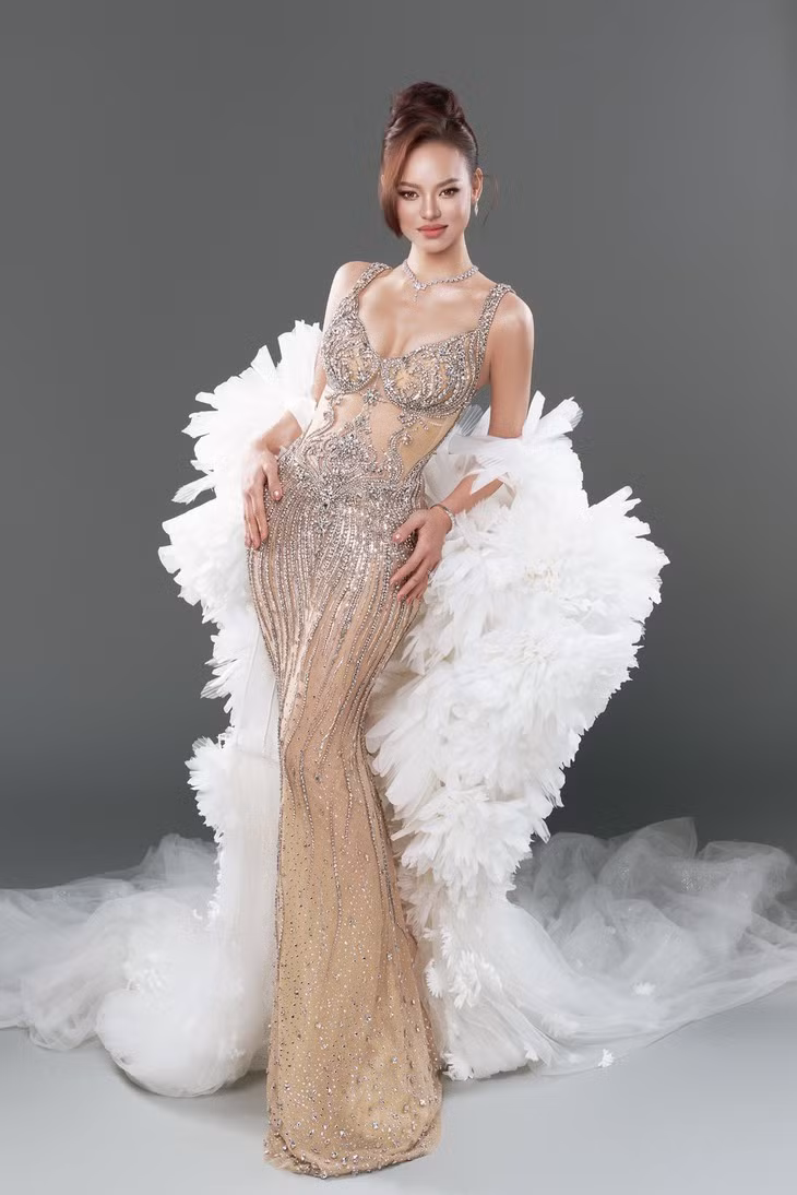 Trang phục dạ hội của Mai Ngô ở chung kết Miss Charm - Ảnh: FBNV