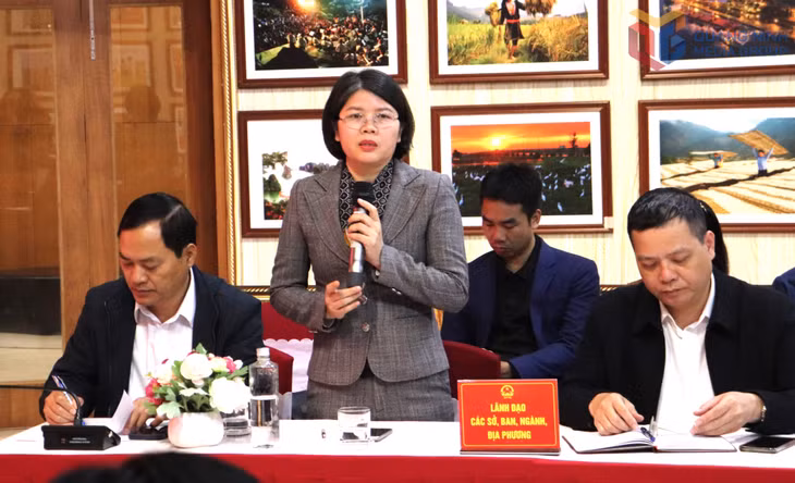 Lãnh đạo Báo và Phát thanh, Truyền hình tỉnh Quảng Ninh thông tin về một số nội dung tuyên truyền và phát sóng chương trình. 