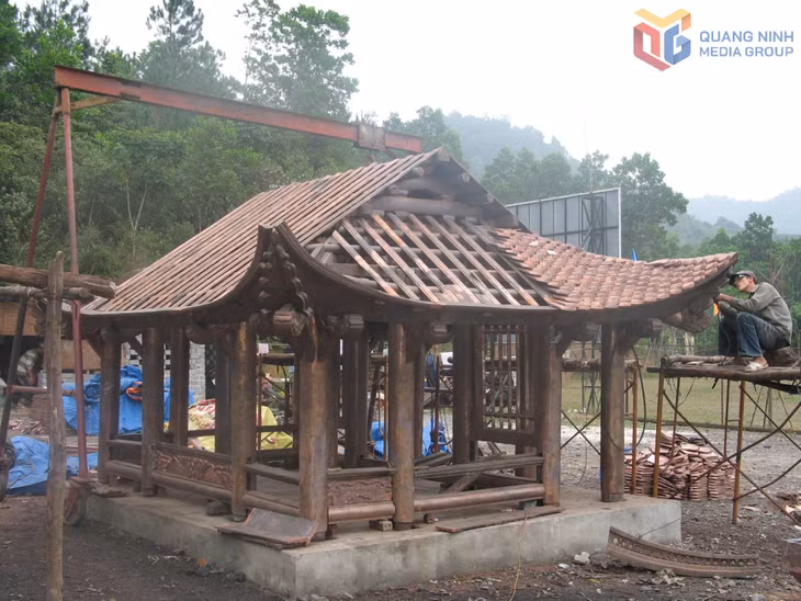 Ít ai biết, 19 năm trước, đầu xuân 2006, chùa Đồng đã được đúc dựng. Với trọng lượng 60 tấn đồng, người ta đã phải đúc chùa ở dưới chân núi, lắp ghép hoàn chỉnh rồi sau đó lại tháo dỡ ra, vận chuyển lên đỉnh núi lắp ghép lại.