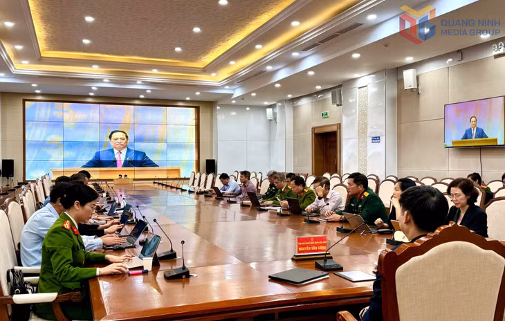 Các đại biểu dự nghe họp trực tuyến tại điểm cầu Quảng Ninh.