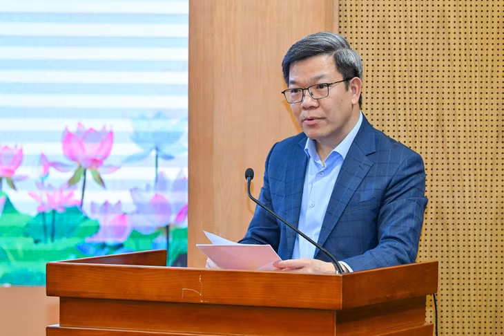 Đồng chí Tống Văn Thanh báo cáo về công tác thông tin, tuyên truyền Đại hội XIV của Đảng. (Ảnh: THỦY NGUYÊN)