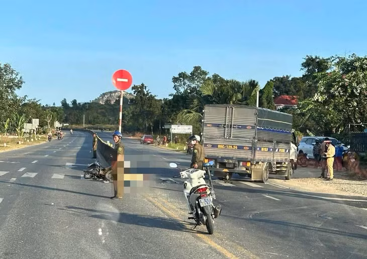 Hiện trường xảy ra vụ tai nạn giao thông khiến 1 người tử vong tại chỗ. Ảnh: Duy Tuấn