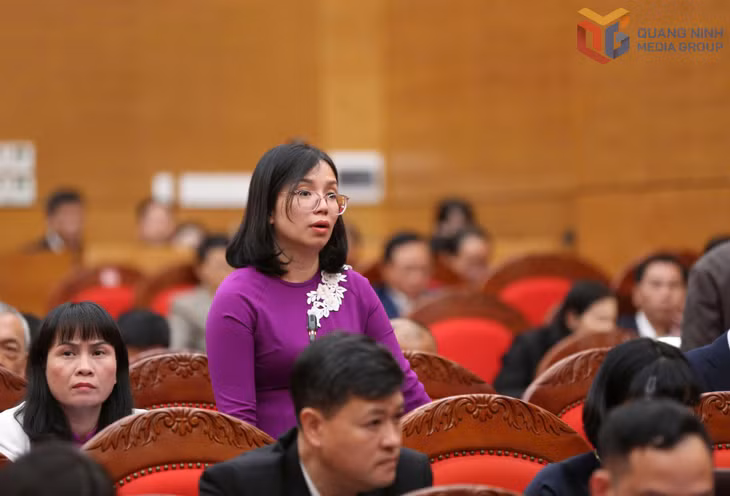 Đại biểu Nguyễn Thị Hồng Quyên, Trưởng Phòng Kế hoạch - Tổng hợp (Bệnh viện Đa khoa khu vực Cẩm Phả), phát biểu thảo luận.