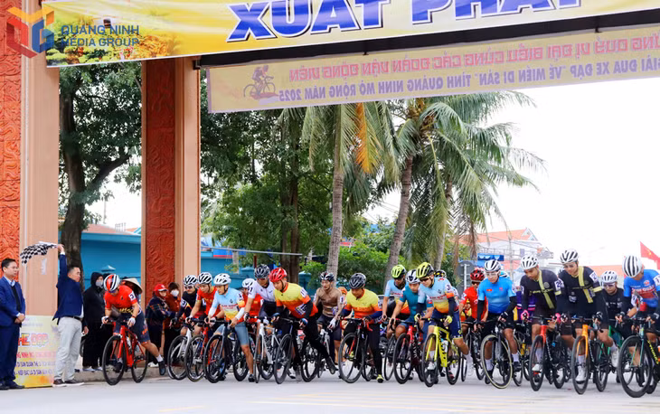 Các tay đua xuất phát tranh tài ở giải đua.