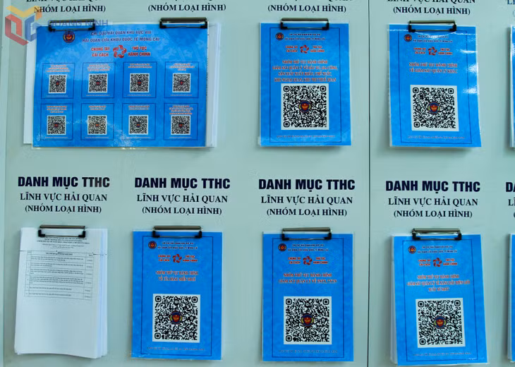 Bộ thủ tục hải quan được số hoá thành mã QR thuận tiện cho doanh nghiệp tra cứu.
