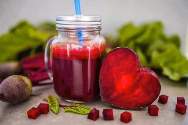 Nước ép củ dền có thể giúp hạ huyết áp.