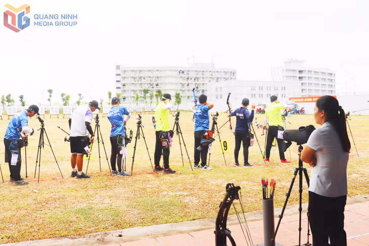 HLV Đặng Thị Nhàn luôn theo sát, cập nhật thường xuyên phong độ, thành tích của các cung thủ trong đội tuyển Bắn cung Quảng Ninh.