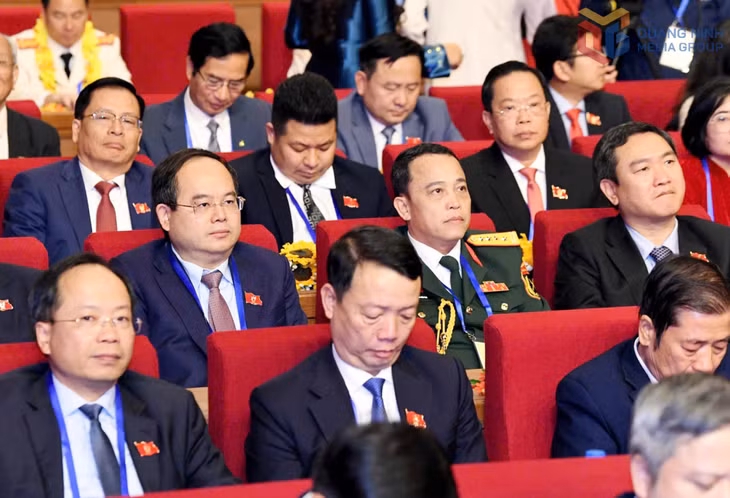 Đồng chí Quản Minh Cường, Bí thư Tỉnh ủy, Trưởng Đoàn ĐBQH tỉnh cùng các đại biểu dự đại hội.