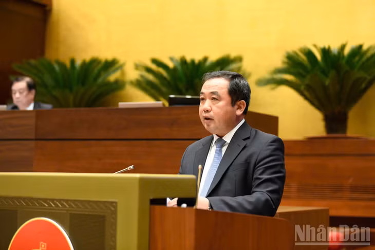 Bộ trưởng Nông nghiệp và Môi trường Trần Đức Thắng giải trình, làm rõ một số nội dung đại biểu nêu. (Ảnh: DUY LINH)