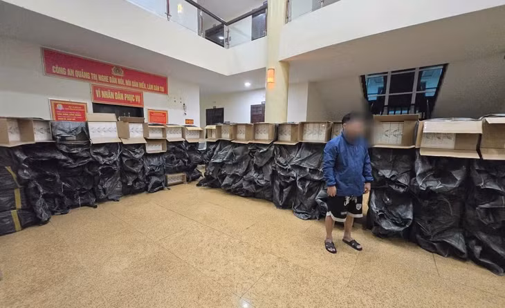Số thuốc lá lậu được đưa về trụ sở công an để điều tra, làm rõ. Ảnh: Công an tỉnh Quảng Trị