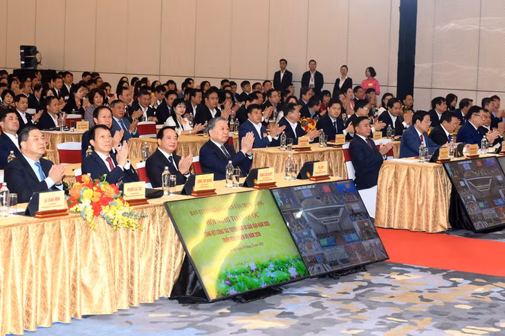 Tổng Bí thư Tô Lâm và các đồng chí lãnh đạo Đảng, Nhà nước dự Hội nghị tổng kết công tác tuyên giáo và dân vận năm 2025, triển khai nhiệm vụ năm 2026. (Ảnh: ĐĂNG KHOA)