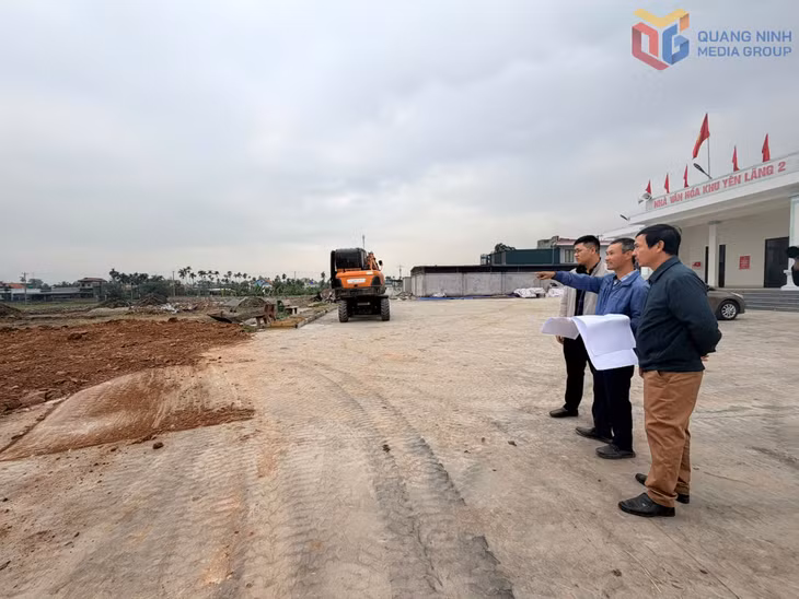 Công trình vườn hoa nhà văn hoá khu Yên Lãng 2, phường Mạo Khê đang được đầu tư xây dựng.
