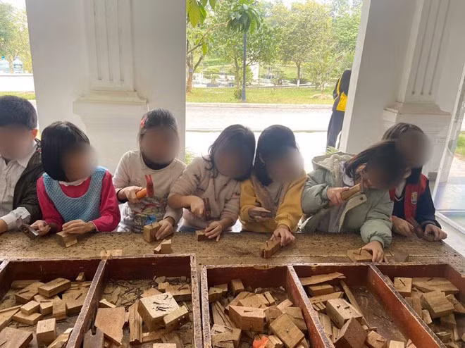 Trẻ em vui chơi cần có sự giám sát chặt chẽ của cha mẹ, thầy cô, để phòng tránh tai nạn thương tích. Ảnh: Đức Vân