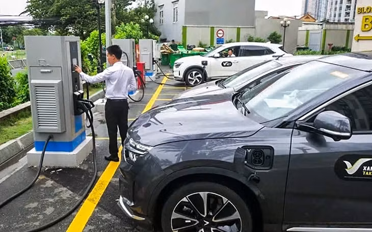 Áp dụng cơ chế tính giá điện cho trạm sạc xe điện - Ảnh: T.T.D.