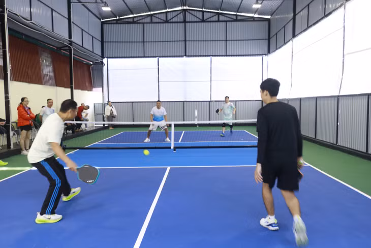 Sân thể thao Pickleball – cầu lông phục vụ miễn phí nhân dân.