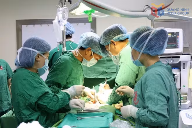Bệnh viện Việt Nam - Thụy Điển Uông Bí triển khai kỹ thuật ghép thận.