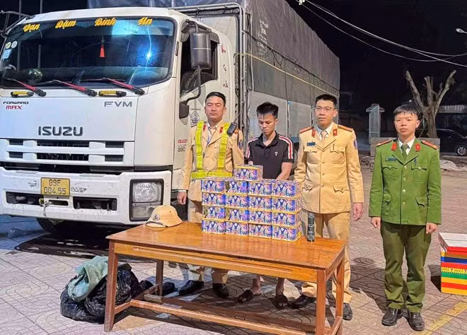 Số pháo mà Đức vận chuyển trên xe tải, sau đó mở rộng điều tra, Công an đã khởi tố 2 đối tượng về tội buôn bán và tàng trữ hàng cấm. Ảnh: Công an Hà Tĩnh.