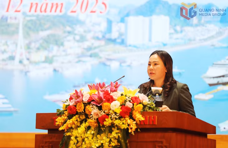 Đồng chi Hiền, Giám đốc Sở Công thương tham luận tại hội nghị.
