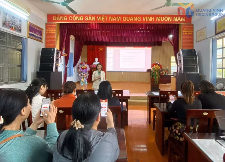 Hội LHPN phường Mạo Khê tổ chức hội nghị bình dân học vụ với chủ đề “An toàn cho phụ nữ và trẻ em trên không gian mạng