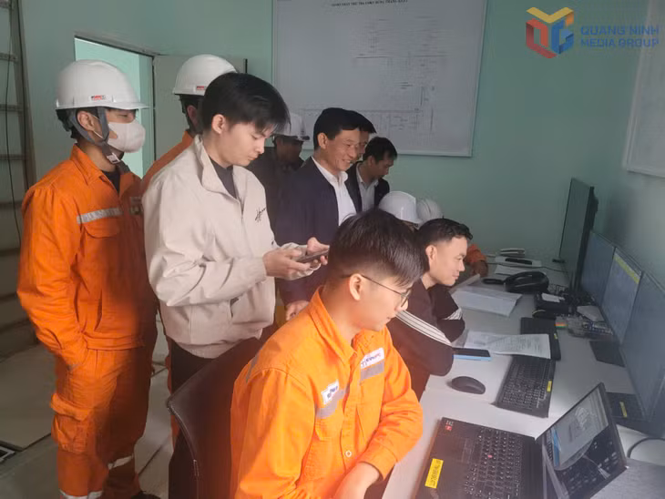 Các đơn vị giám sát quá trình đóng điện Dự án Đường dây và trạm biến áp (TBA) 110kV Hùng Thắng.