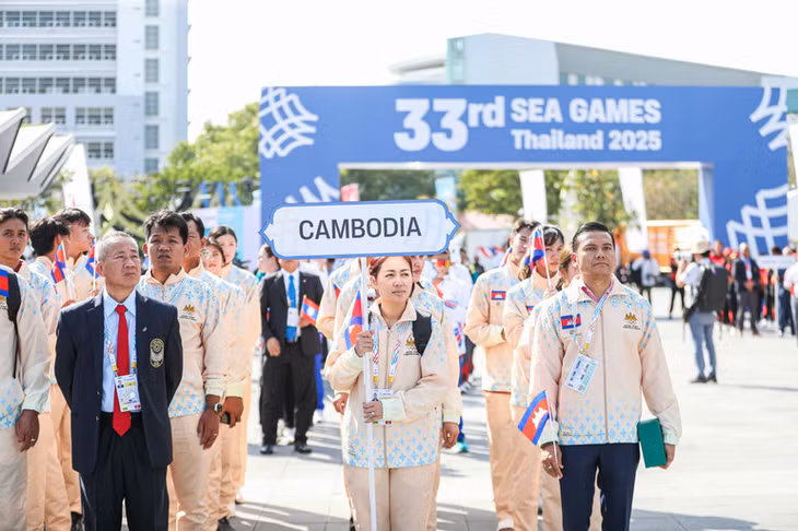 Đoàn Thể thao Campuchia tham dự Lễ thượng cờ.