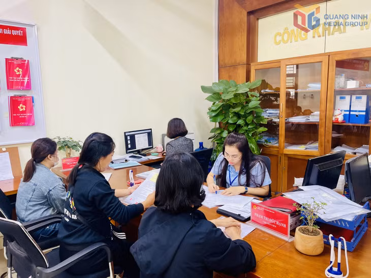Tính đến ngày 20/12/2025, phường Hà Tu đã tiếp nhận và giải quyết gần 460 hồ sơ đất đai.