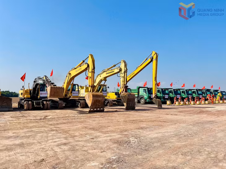 Phương tiện, máy móc, thiết bị sẵn sàng thi công.