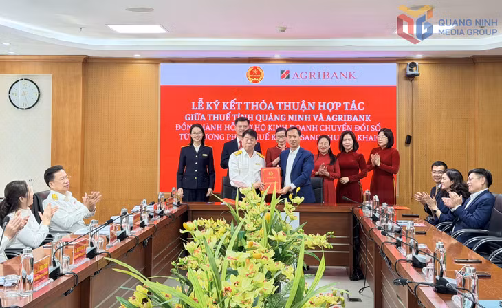 Thuế tỉnh Quảng Ninh ký kết phối hợp với ngân hàng Agribank Quảng Ninh.