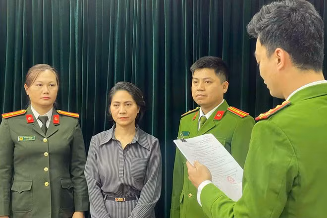 Nguyễn Thị Thu Hà bị khởi tố liên quan đến vụ hủy show Về đây bốn cánh chim trời. Ảnh: Công an Hà Nội