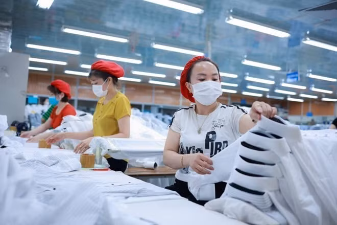 Nhiều khoản được giảm trừ khi tính thuế thu nhập cá nhân (TNCN) từ tiền lương, tiền công năm 2026. Ảnh: Hải Nguyễn