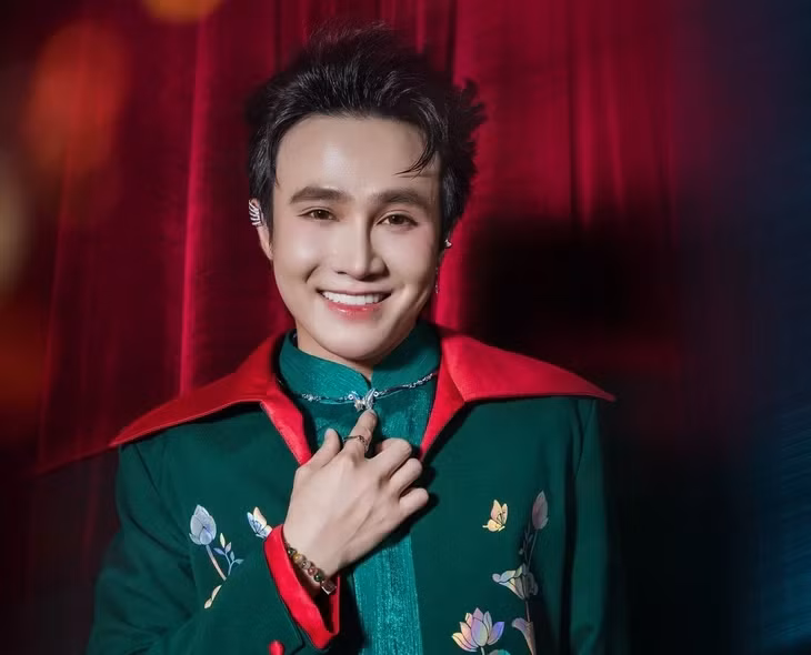 Huỳnh Lập gây tò mò với tên phim 'Nghỉ hè sợ nghỉ hưu' và poster phong cách phim cổ động - Ảnh: ĐPCC