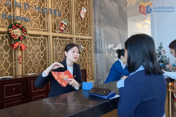 Khách sạn FLC Hạ Long tặng vé xem countdown cho du khách. 