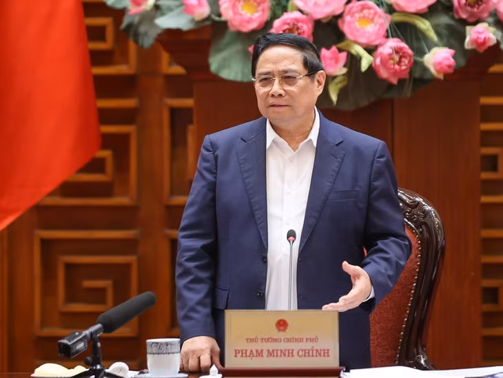 Thủ tướng yêu cầu khẩn trương hoàn thành công tác lựa chọn tư vấn khảo sát; hướng dẫn các địa phương triển khai ngay các dự án giải phóng mặt bằng; tiếp tục hoàn thiện bộ tiêu chuẩn, quy chuẩn công nghệ - Ảnh: VGP/Nhật Bắc