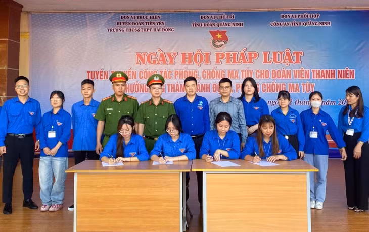 Tỉnh Đoàn Quảng Ninh phối hợp với Công an tỉnh tổ chức Ngày hội Pháp luật tuyên truyền phòng, chống ma túy năm 2025. Ảnh: Trần Hoàn (CTV