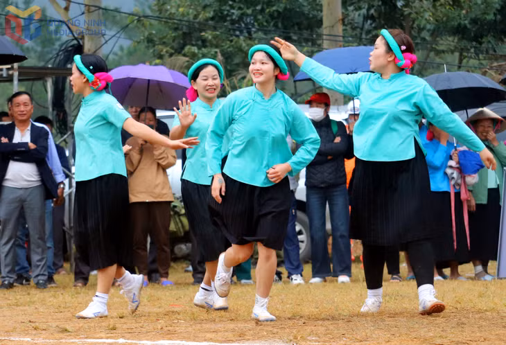 Vui vẻ hết mình khi ghi bàn.