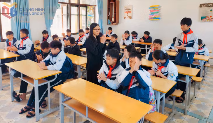 Học sinh lớp 8D, Trường TH&THCS Bình Liêu tham gia tiết học với chủ đề “Giáo dục giá trị sống: Đoàn kết