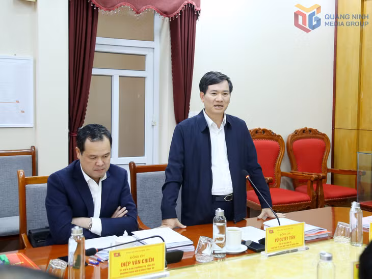 Đồng chí Vũ Quyết Tiến, Phó Bí thư Tỉnh ủy, Chủ tịch Ủy ban MTTQ tỉnh, phát biểu tại buổi làm việc.
